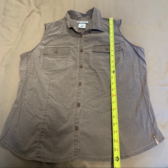 Columbia | Sleeveless Button Up Shirt - Picture 10 of 10